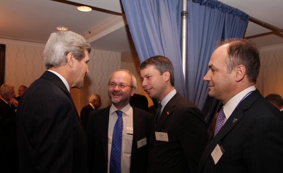 Treffen mit US-Außenminister John Kerry Treffen mit US-Außenminister John Kerry